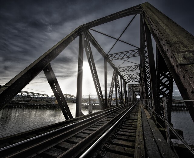 В Перми начали возводить железнодорожный мост