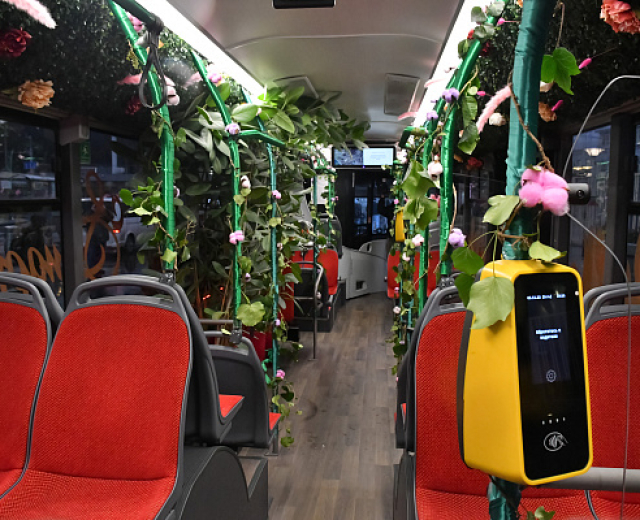 В честь 8 марта в Сочи на линию вышел цветочный автобус