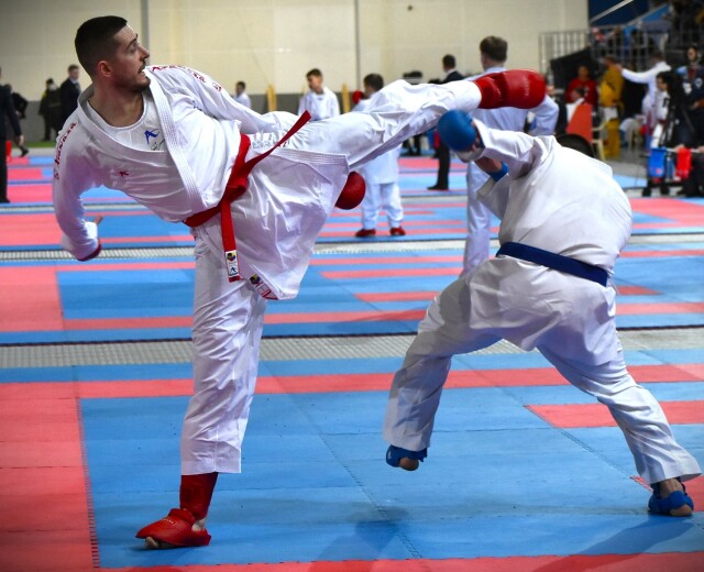 Новосибирская область впервые пример Кубок Успеха по карате в статусе международных соревнований