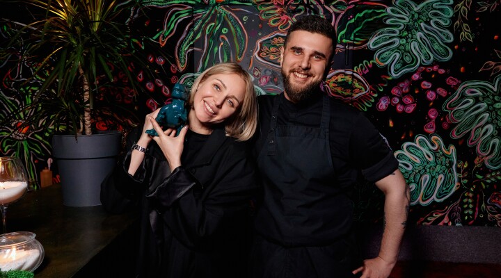 Жігіттермен жетілген әйелдердің порно видеолары Қызды жыныстық қатынасқа түсіру