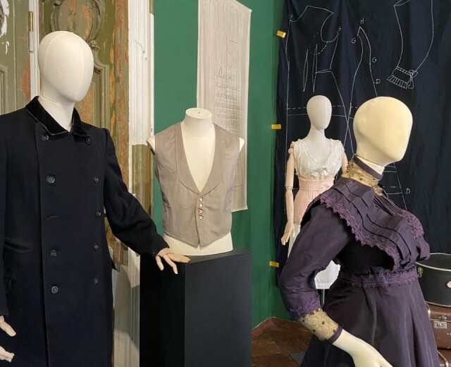 В Музее Владимира Набокова открылась выставка костюмов персонажей писателя из частных коллекций