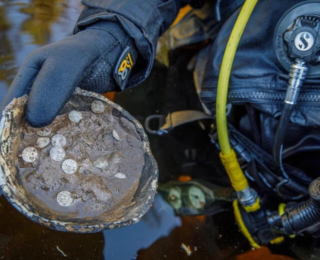 На дне Ладожского озера нашли клад шведских монет XVII века