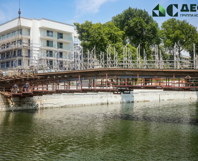 Начался третий этап монтажа металлоконструкций моста через реку Сочи «Волшебный лист»