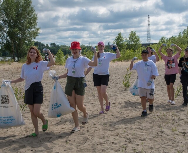 Новосибирские экоактивисты устроили уборку на острове Кораблик