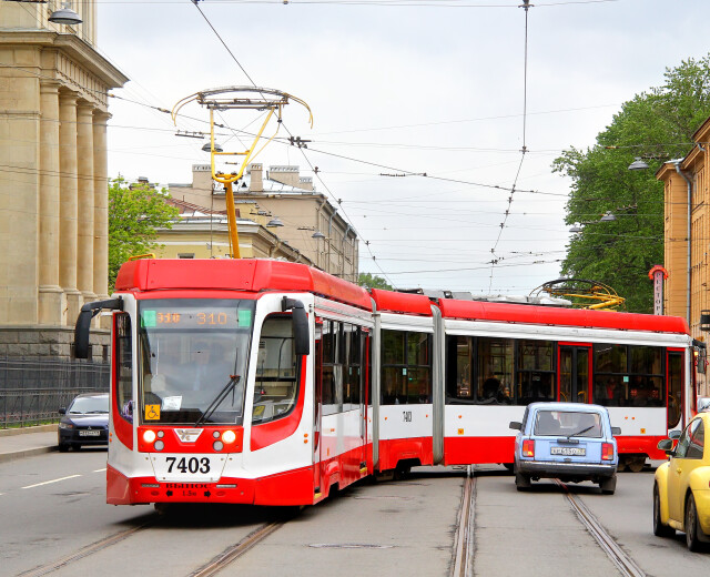 На улицах Петербурга появятся беспилотные трамваи. Первое время внутри них будут водители
