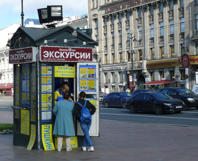 Петербургский ЗакС предлагает регулировать установку торговых ларьков на федеральном уровне