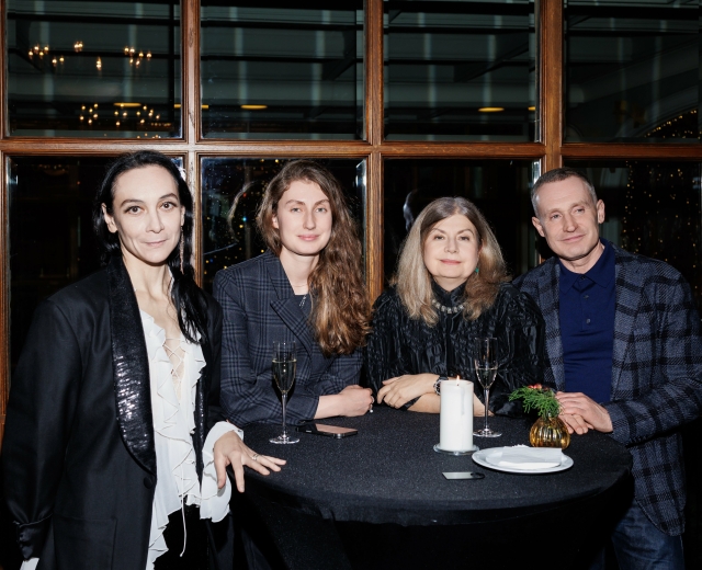 Порно 3 қыз және бір жігіт онлайн Саратов порно видео