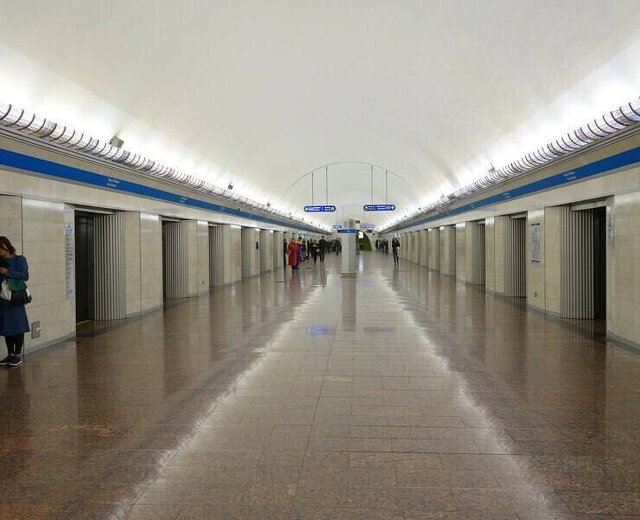 «Фрунзенскую» откроют вовремя, а запуск «Парка Победы» перенесли из-за споров, заявили в метро Пете…