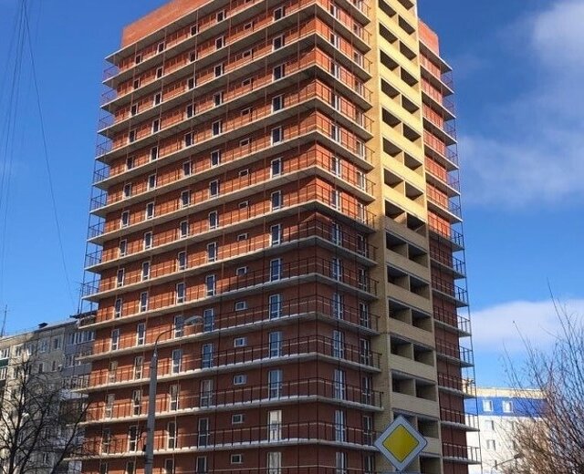 Накренившийся долгострой на улице Ким выставили на продажу