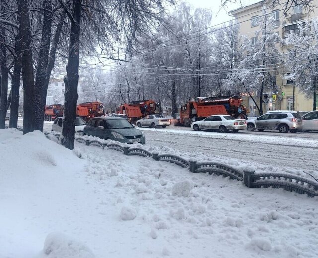 Как Новосибирск готовят к зимнему сезону? Чем будут посыпать улицы в гололед? Куда будут вывозить т…