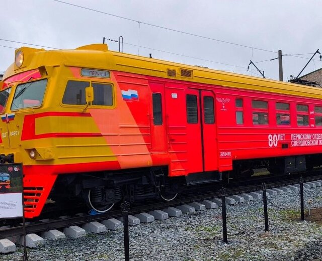Памятник последнему электропоезду из девяностых появился у Перми II