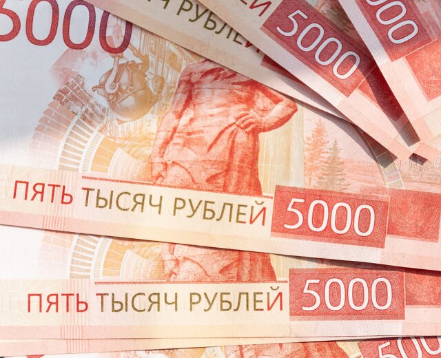Петербург — в числе регионов с зарплатами до 150 тысяч рублей в июле