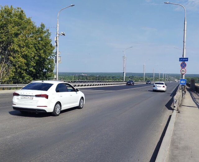 Для выезда на Коммунальный мост выделили канализированные полосы: показываем новую схему