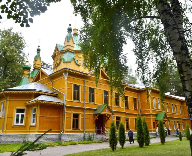 Гостиница, где Маяковский провел ночь, тайна стен Благородного собрания и храм, ставший столовой До…