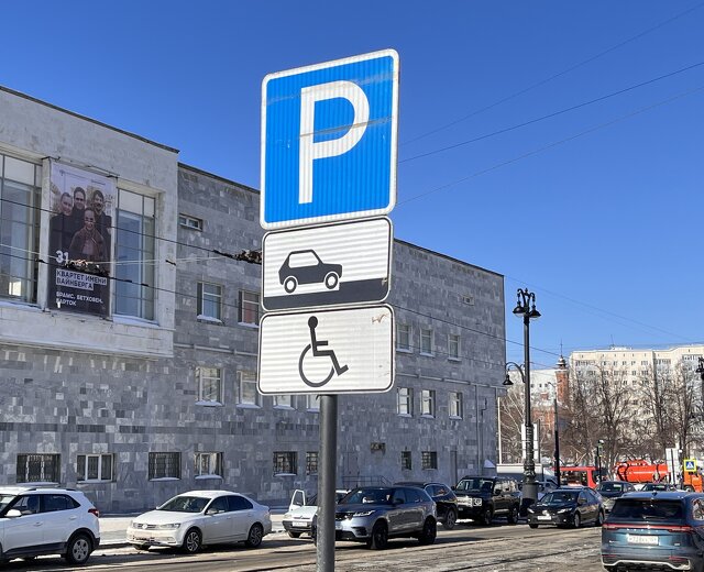 Названы самые загруженные зоны муниципальных парковок в городе: их пять