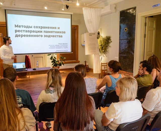 Продлеваем жизнь дереву: в «ЗИМ Галерее» пройдет лекция «Методы исследования и реставрации памятник…