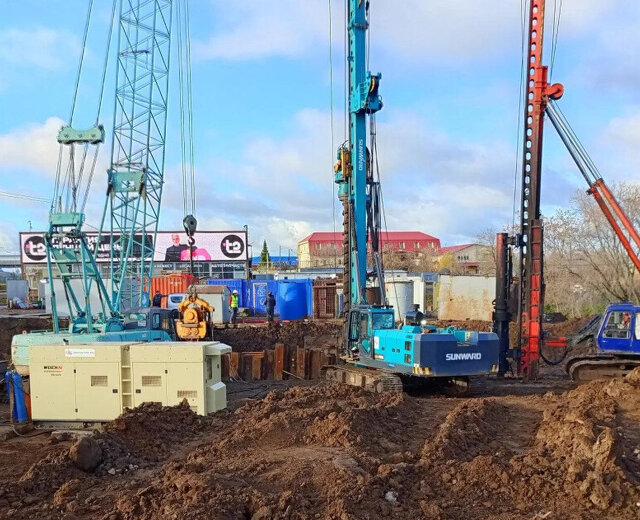 Начался демонтаж старого моста через Мулянку: работы идут на одной стороне