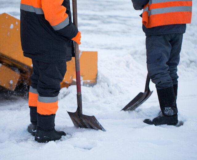 В Петербурге не хватает водителей и механизаторов для уборки снега