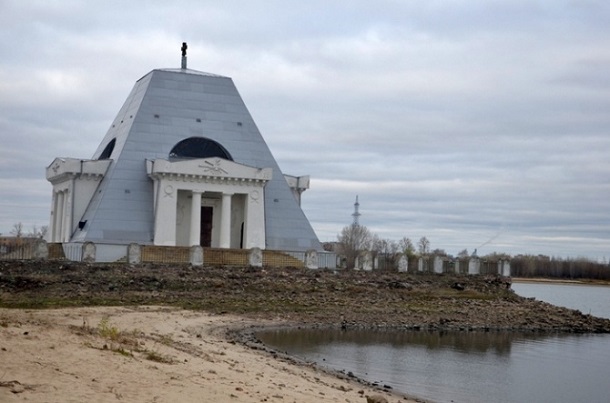 Храм спаса нерукотворного казань. Храм-памятник Спаса Нерукотворного. Храм памятник Казань. Храм-памятник воинам, павшим при взятии Казани в 1552 году. Памятник воинам погибшим при взятии Казани в 1552 году.