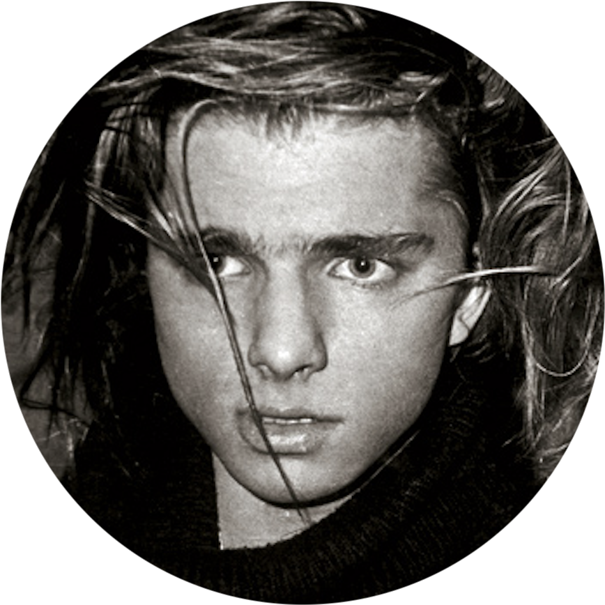 Кто такой Константин Гончаров («Строгий юноша»), чьи костюмы выставили ...